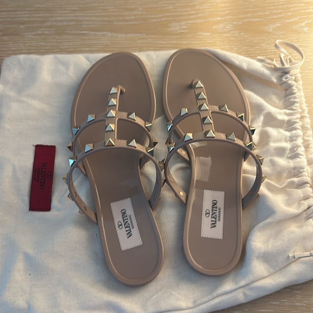 Valentino Garavani 5mm Rockstud Pvc Thong Sandal - Poudre - size 7B - Picture 10 of 12